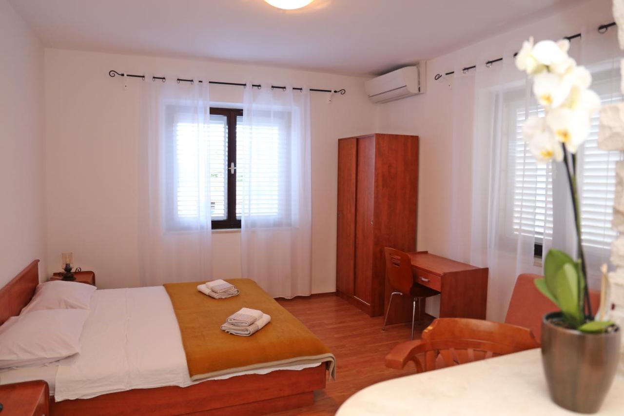 Pansion Marinka-Bire Rooms Лумбарда Екстериор снимка